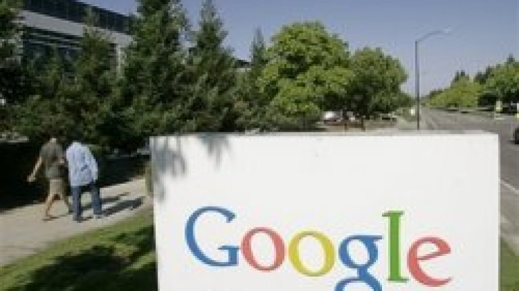 Google обединява търсачките си, показва видео в резултатите
