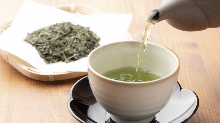 Полезни чайове за здрава коса 