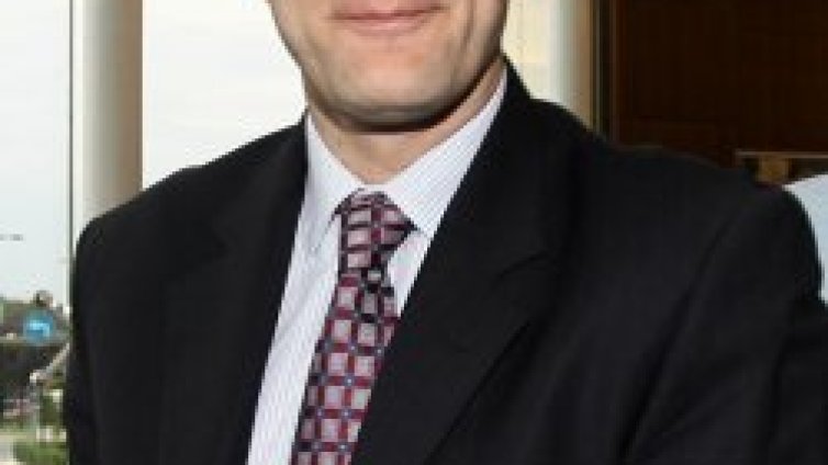 Тити твърд! Остава в битката за София