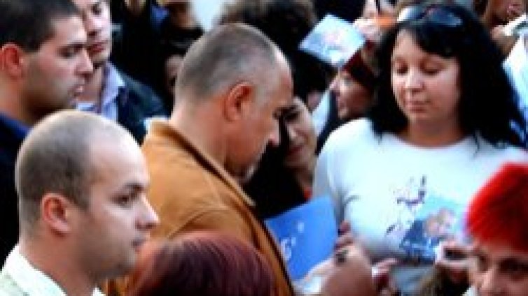 София зад Бойко, Аспарухов и Заимов подтичват след него