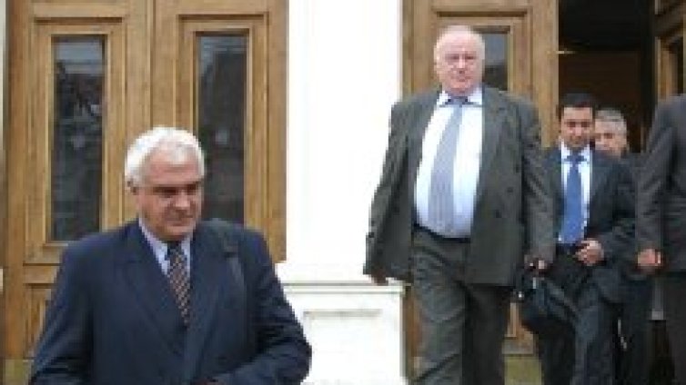 Депутат да си, с кола да си