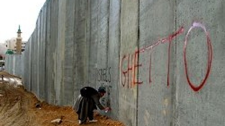 Ограждат &bdquo;Факултета&ldquo; със стена