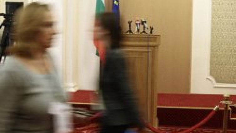 Тикат репортерите в парламентарната кошара