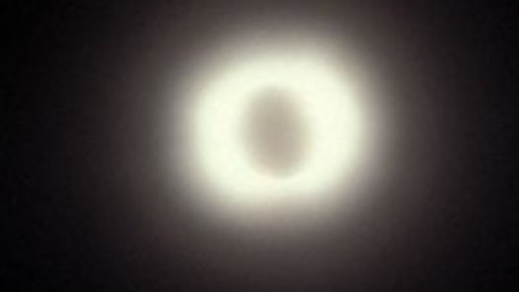 Варненци гледат лунно затъмнение след дни