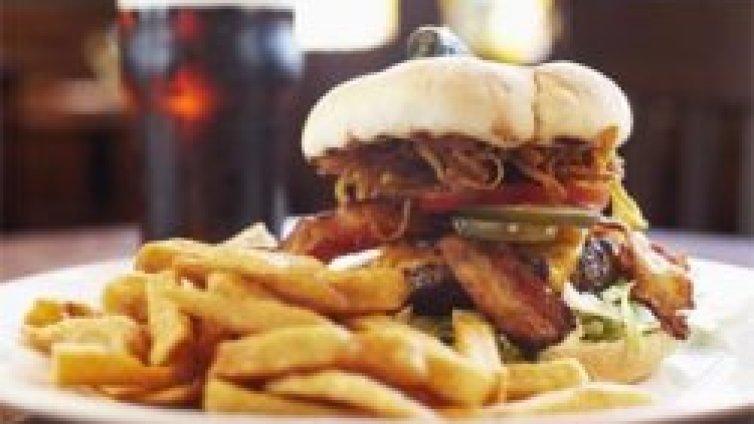 Фаст фууд - добре за холестерола, зле за черния дроб