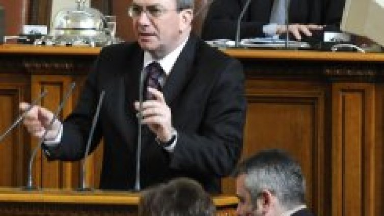 Изритват Камов