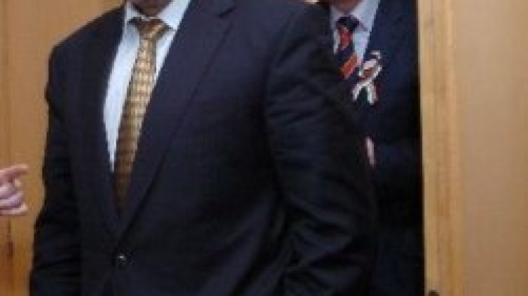 Бойко лъже, Овчаров маже