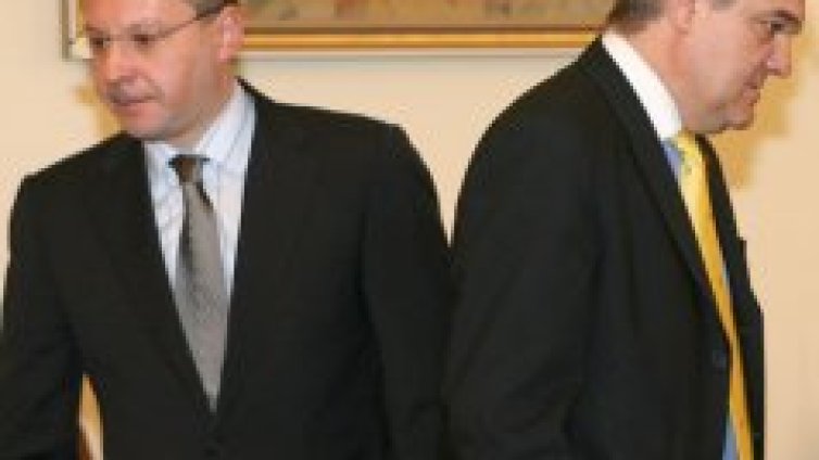 Закучи се. Петков не ще да си ходи