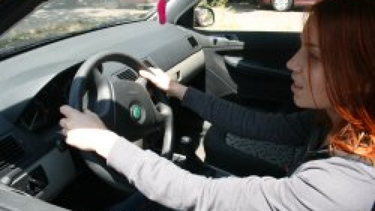 "Къде караш, ма?"- "Млъкни бе, грубиян"