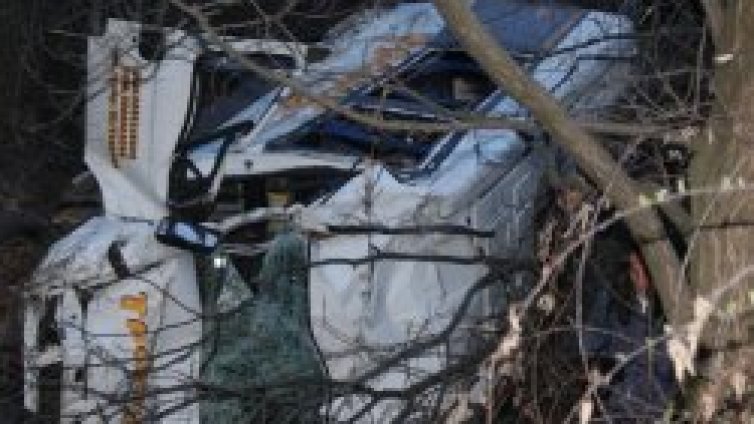 Жена бере душа след жестоката катастрофа на "Хемус"