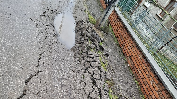 Пътищата ни: Кръпка до кръпка, опасни, с липсващи пътни знаци