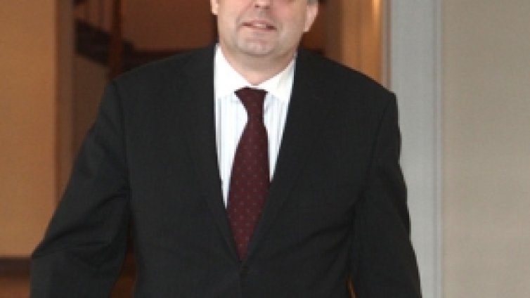 Предсрочни избори - на кукуво лято