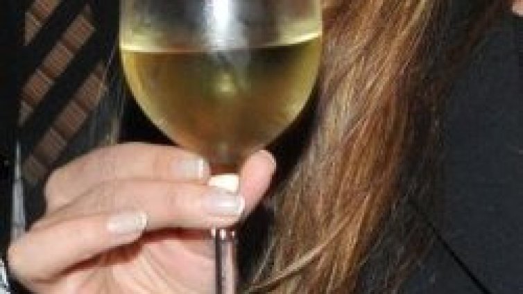 Направиха бялото вино полезно като червеното