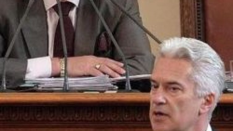 Сидеров отново атакува Станишев