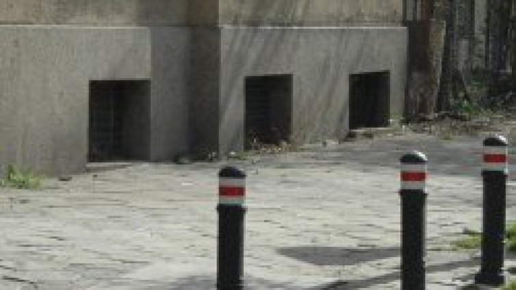 Гербът на София върху новите антипаркинг колчета