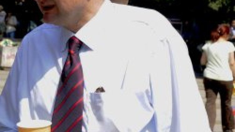 Гълток за МВР, гълток - за мутрите. Наздраве!