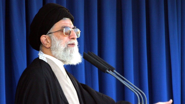 Една от дъщерите и внук на Хаменей също са убити