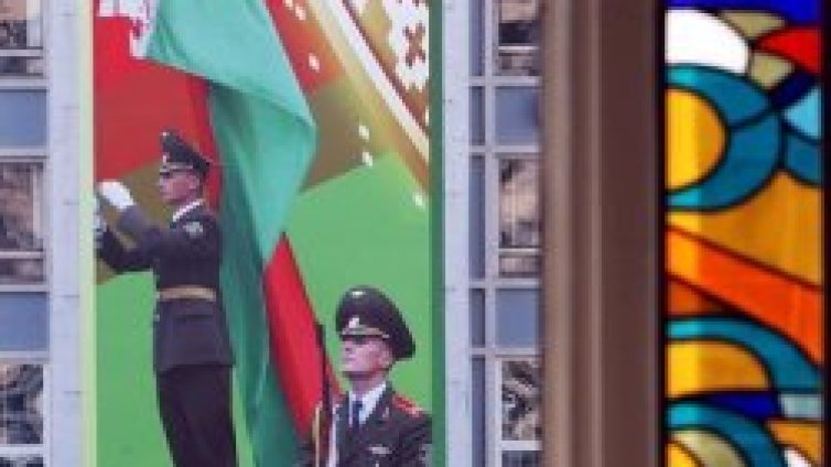 И Беларус поиска помощ от МВФ