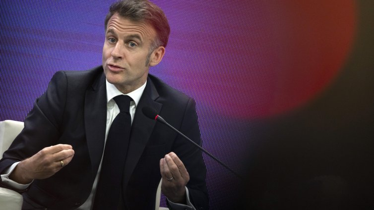 Подигравката с брака свали титлата "шепнещият на Тръмп" от Макрон 