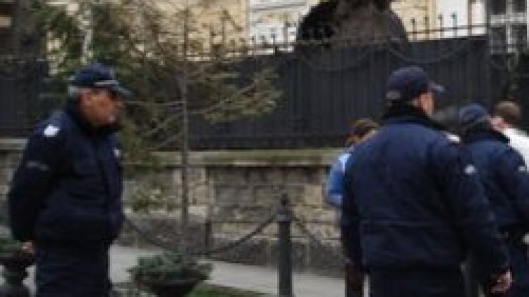 Парламента не го е еня за полицейската тегоба