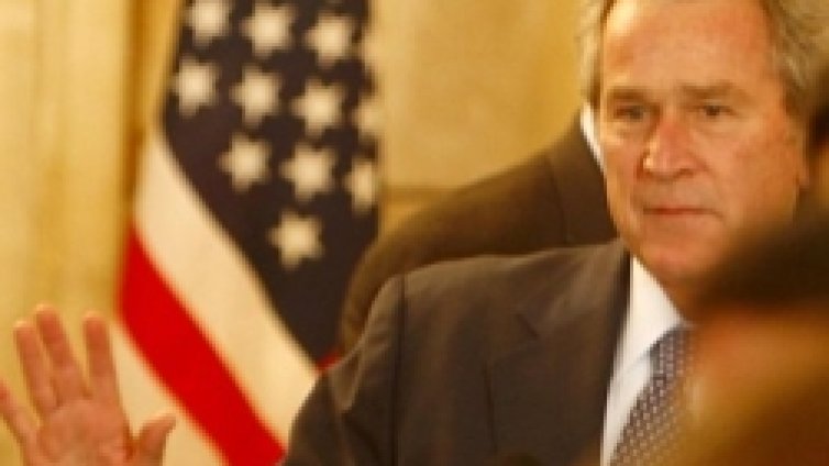 Нова игра в интернет - "Хвърли обувка в лицето на Буш"