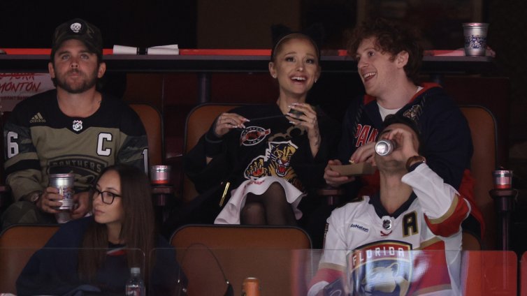 Ариана Гранде и Итън Слейтър - като стара женена двойка