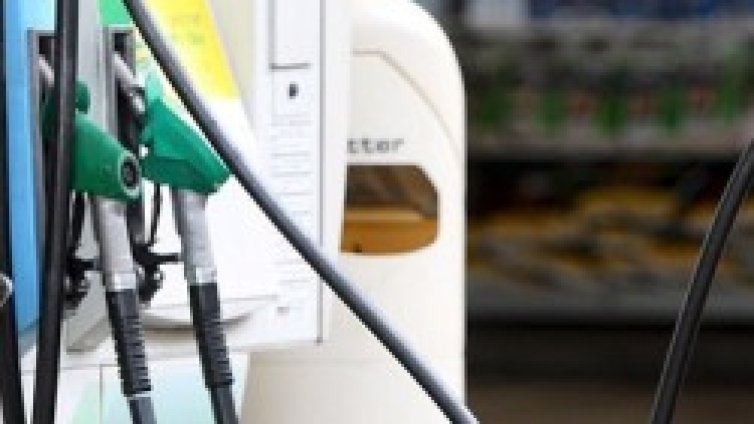 Цената на петрола започна седмицата с понижение