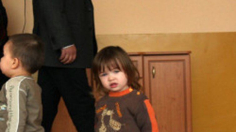 Поредна глупост: Деца с предимство за градина, ако мама им работи там