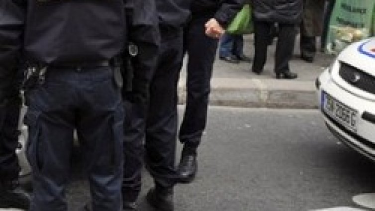 Мъж стреля по майки в детска градина в Лион, рани 8 души