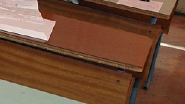 Учителка по руски преби с пръчка 3 деца в час, "лазели й по нервите"
