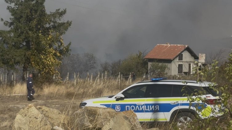 Пожар гори край бургаското село Изворище