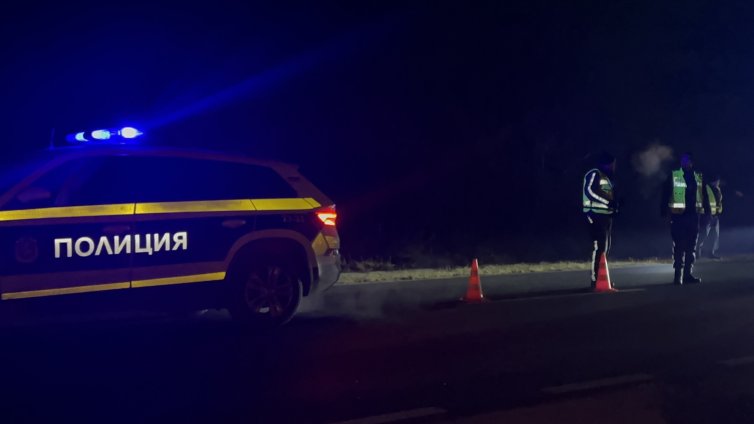 21-годишен с "Мерцедес" е катастрофирал след удар в крава