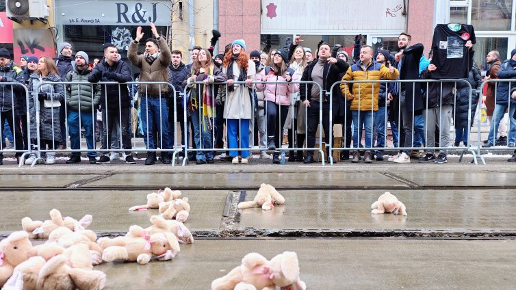 Протест пред ВСС иска оставката на Борислав Сарафов СНИМКИ