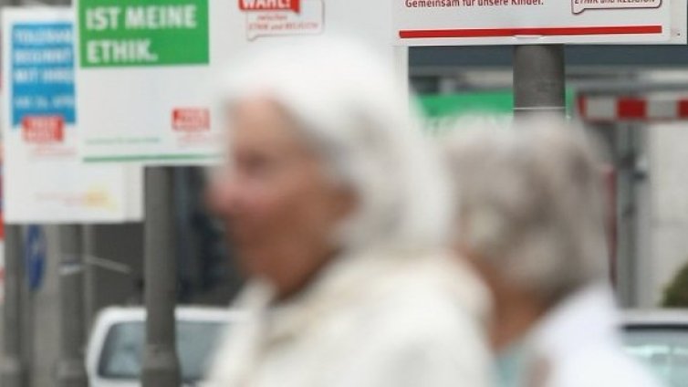 Старци отвлекли и измъчвали финансовия си консултант