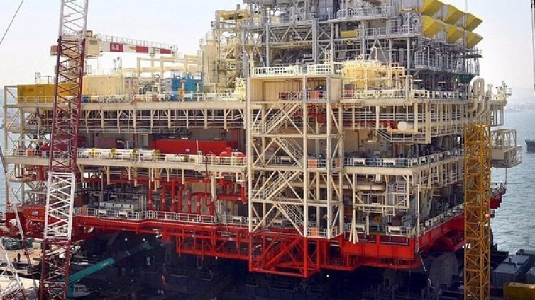 Брокер на петрол завлече компанията си с $10 млн.