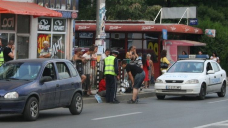 Опел блъсна жена на булевард Стамболийски
