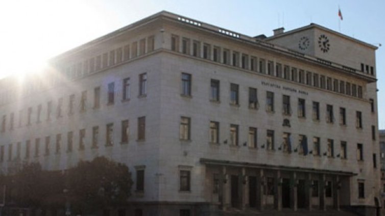Основната лихва падна до рекордно ниско ниво