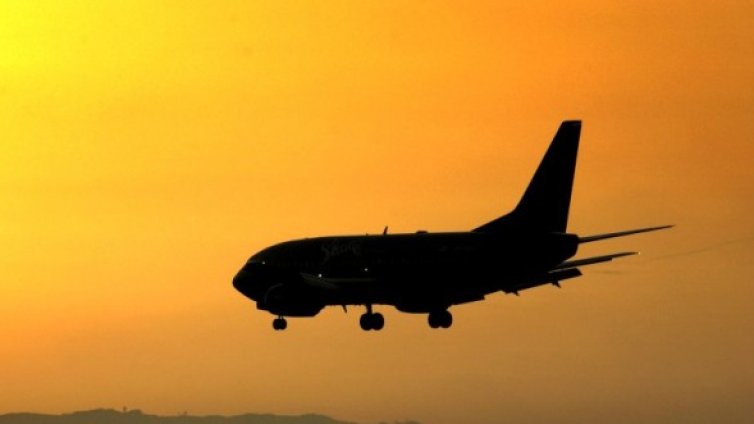 Ще кацнем аварийно в морето, пригответе се! О... объркали сме се