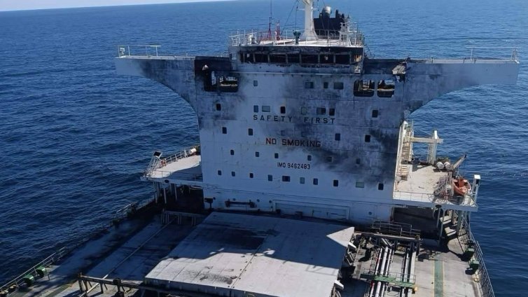 Корабът "Челси-3" акостира на пристанището в Бургас