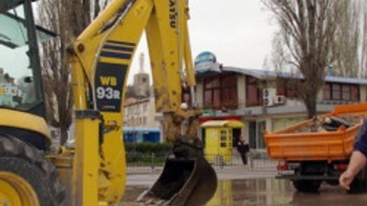 Багер скъса газопровод до три училища в Шумен