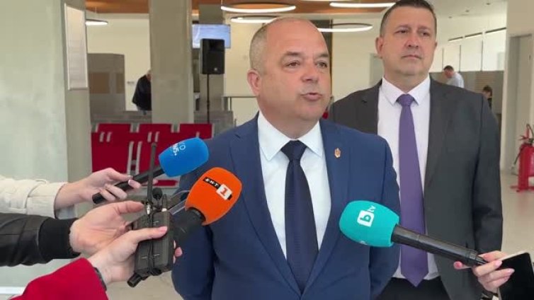 Нов паспорт с валидност 10 г. и временна лична карта ВИДЕО