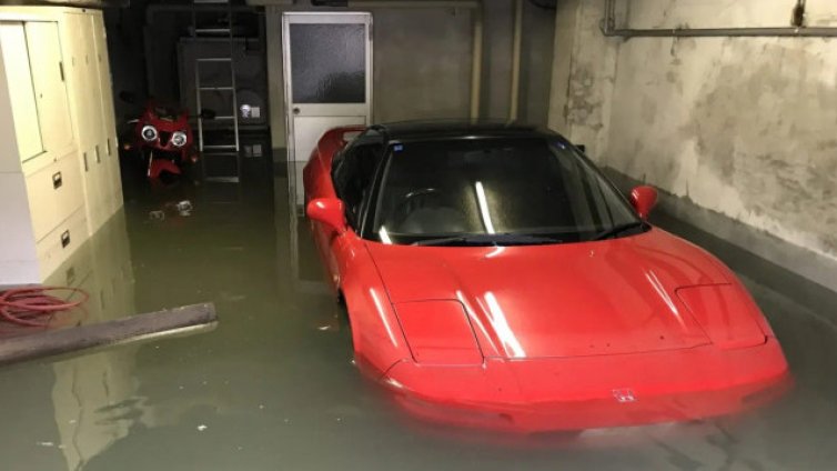 Продадоха "удавена" Honda NSX от първо поколение за над 44 хил. евро 