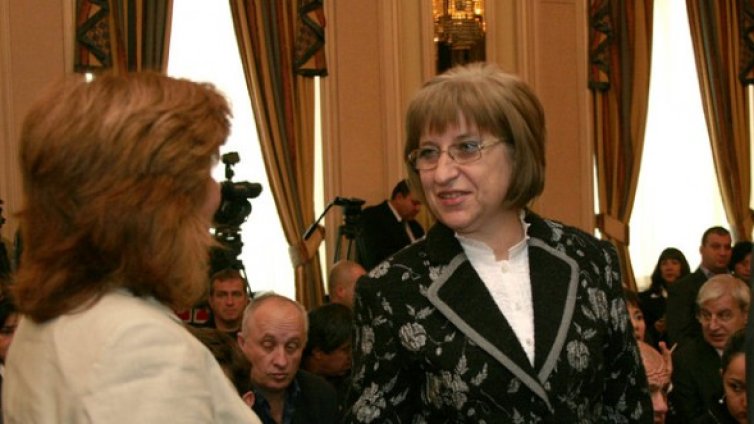 Папката "Станишев" - прибрана в касата на Цачева