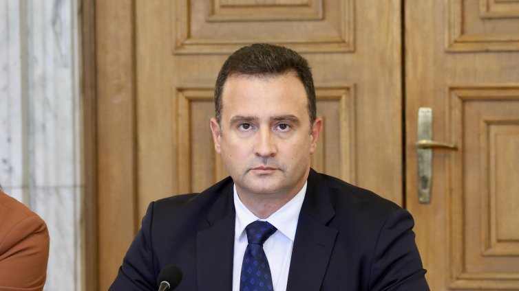 Енергийният министър: Недопустимо е сега да започва ремонтът на „Топлофикация”
