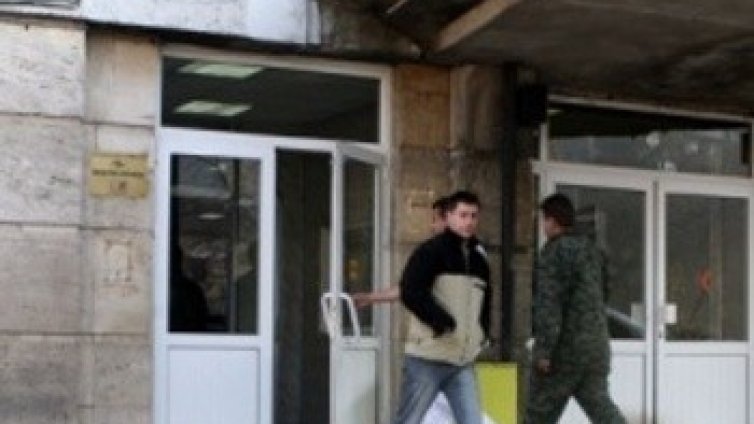 Само за 3 часа &ndash; четирима бити в Пирогов
