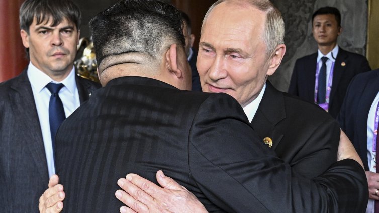 Руски кораб с подарък от Путин за Ким Чен Ун мистериозно е потънал в Средиземно море