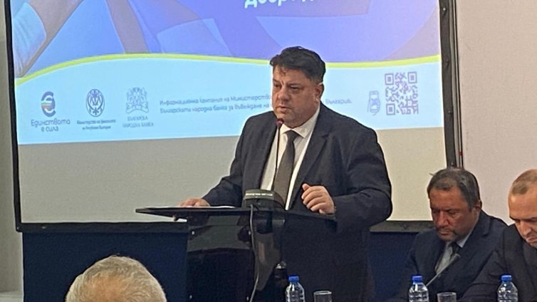 Вицепремиерът Зафиров за еврото: Не е риск, а избор на стабилност