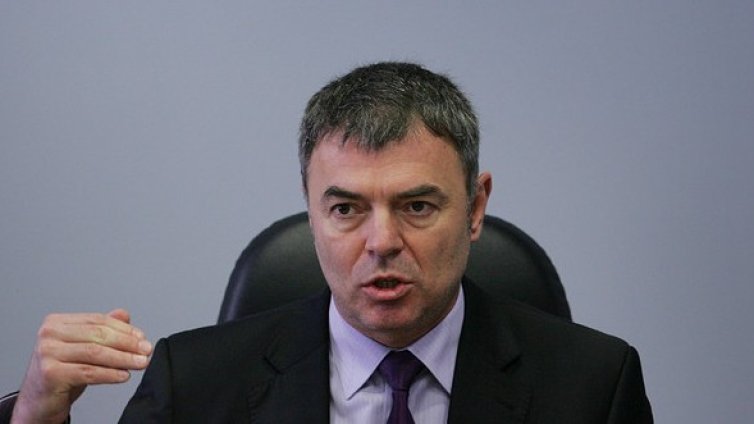 БАН: Иганатов да връчи оставка; Министърът: Няма да ви закривам