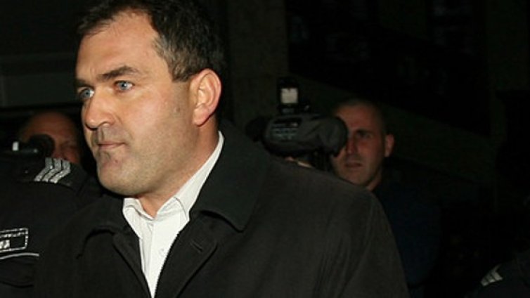 Съдът остави в ареста полицая, помагал на "Наглите"