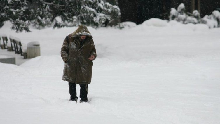 12 общини бедстват, валежите от сняг спират